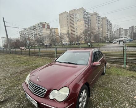 Красный Мерседес Ц-Класс, объемом двигателя 2 л и пробегом 233 тыс. км за 4700 $, фото 9 на Automoto.ua