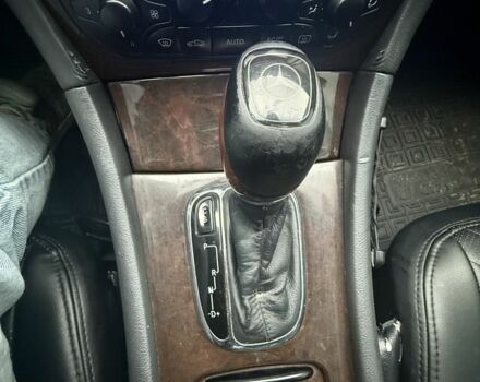 Красный Мерседес Ц-Класс, объемом двигателя 2 л и пробегом 233 тыс. км за 4700 $, фото 14 на Automoto.ua