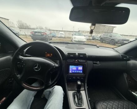 Красный Мерседес Ц-Класс, объемом двигателя 2 л и пробегом 233 тыс. км за 4700 $, фото 13 на Automoto.ua