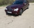 Красный Мерседес Ц-Класс, объемом двигателя 1.8 л и пробегом 380 тыс. км за 8000 $, фото 1 на Automoto.ua