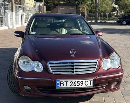 Червоний Мерседес Ц-Клас, об'ємом двигуна 3 л та пробігом 190 тис. км за 8000 $, фото 4 на Automoto.ua