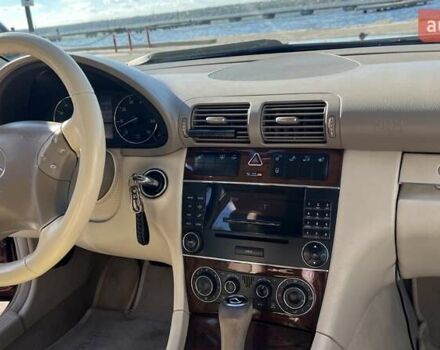 Червоний Мерседес Ц-Клас, об'ємом двигуна 3 л та пробігом 190 тис. км за 8000 $, фото 7 на Automoto.ua