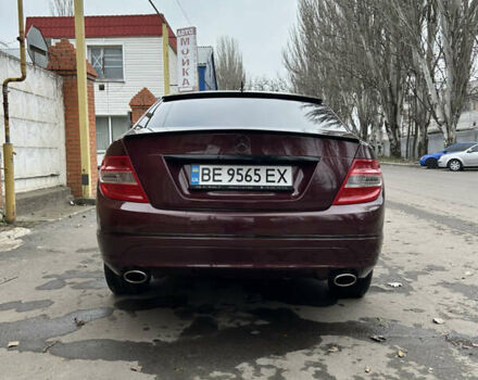 Червоний Мерседес Ц-Клас, об'ємом двигуна 3 л та пробігом 187 тис. км за 9500 $, фото 14 на Automoto.ua