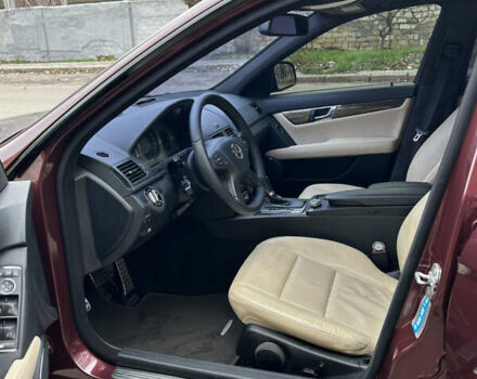 Червоний Мерседес Ц-Клас, об'ємом двигуна 3 л та пробігом 187 тис. км за 9500 $, фото 10 на Automoto.ua