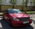 Красный Мерседес Ц-Класс, объемом двигателя 3.5 л и пробегом 200 тыс. км за 7500 $, фото 1 на Automoto.ua