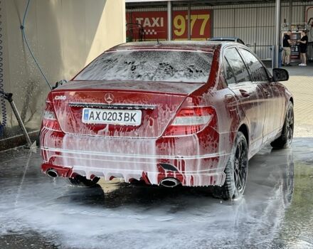 Червоний Мерседес Ц-Клас, об'ємом двигуна 3 л та пробігом 300 тис. км за 6500 $, фото 1 на Automoto.ua
