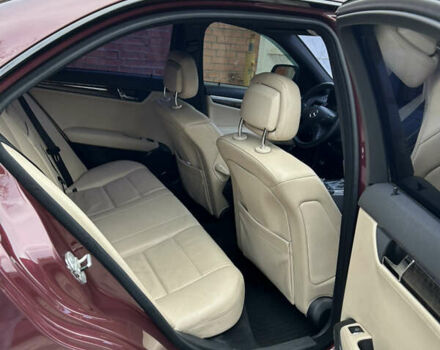 Червоний Мерседес Ц-Клас, об'ємом двигуна 3 л та пробігом 187 тис. км за 9500 $, фото 8 на Automoto.ua