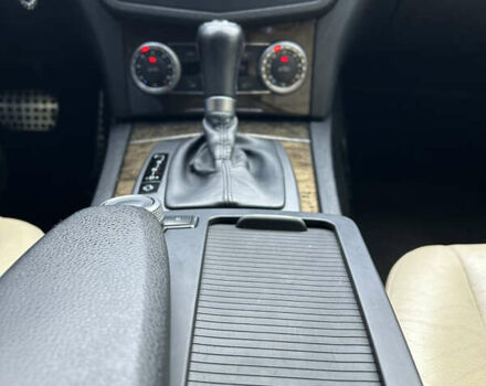 Червоний Мерседес Ц-Клас, об'ємом двигуна 3 л та пробігом 187 тис. км за 9500 $, фото 3 на Automoto.ua