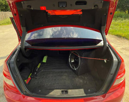 Червоний Мерседес Ц-Клас, об'ємом двигуна 2.5 л та пробігом 299 тис. км за 8999 $, фото 4 на Automoto.ua