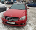 Красный Мерседес Ц-Класс, объемом двигателя 3 л и пробегом 300 тыс. км за 7500 $, фото 1 на Automoto.ua