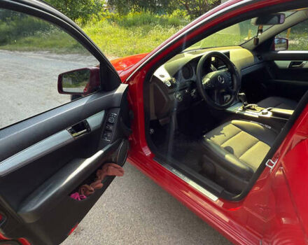 Червоний Мерседес Ц-Клас, об'ємом двигуна 2.5 л та пробігом 299 тис. км за 8999 $, фото 5 на Automoto.ua