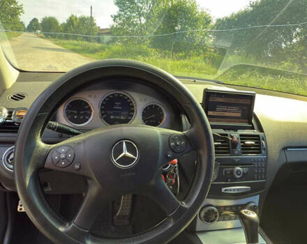 Червоний Мерседес Ц-Клас, об'ємом двигуна 2.5 л та пробігом 299 тис. км за 8999 $, фото 7 на Automoto.ua