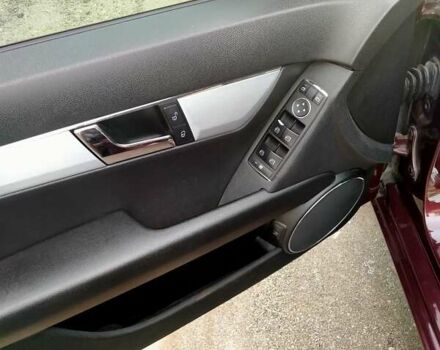 Красный Мерседес Ц-Класс, объемом двигателя 1.8 л и пробегом 192 тыс. км за 7200 $, фото 13 на Automoto.ua