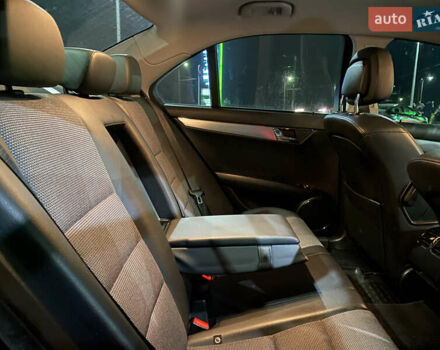 Червоний Мерседес Ц-Клас, об'ємом двигуна 1.8 л та пробігом 193 тис. км за 6999 $, фото 17 на Automoto.ua