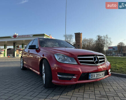 Червоний Мерседес Ц-Клас, об'ємом двигуна 1.8 л та пробігом 239 тис. км за 10700 $, фото 2 на Automoto.ua