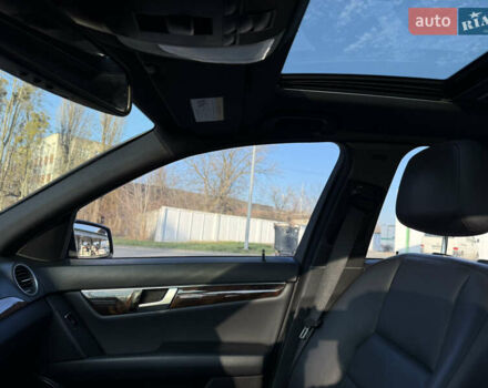 Червоний Мерседес Ц-Клас, об'ємом двигуна 1.8 л та пробігом 239 тис. км за 10700 $, фото 8 на Automoto.ua