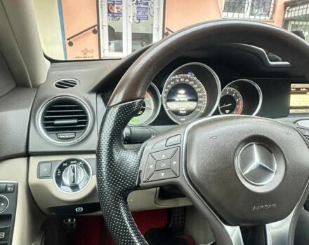 Мерседес Ц-Класс 2013 в Обухове на Automoto.ua Красный Мерседес Ц-Класс, объемом двигателя 1.8 л и пробегом 210 тыс. км за 10800 $, фото 8 на Automoto.ua