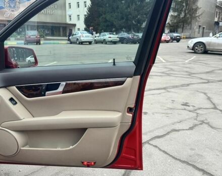 Мерседес Ц-Класс 2013 в Обухове на Automoto.ua Красный Мерседес Ц-Класс, объемом двигателя 1.8 л и пробегом 210 тыс. км за 10800 $, фото 10 на Automoto.ua