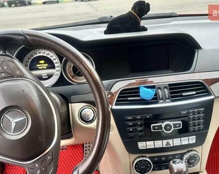 Мерседес Ц-Клас 2013 у Обухове на Automoto.ua Червоний Мерседес Ц-Клас, об'ємом двигуна 1.8 л та пробігом 210 тис. км за 10800 $, фото 21 на Automoto.ua