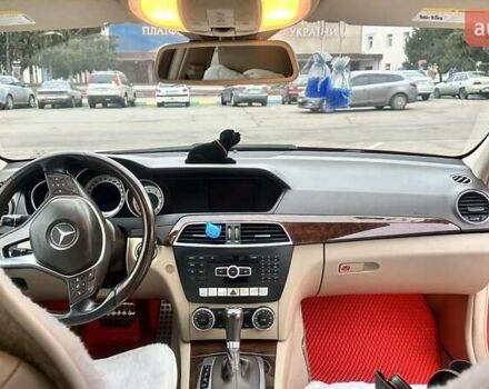 Мерседес Ц-Клас 2013 у Обухове на Automoto.ua Червоний Мерседес Ц-Клас, об'ємом двигуна 1.8 л та пробігом 210 тис. км за 10800 $, фото 11 на Automoto.ua