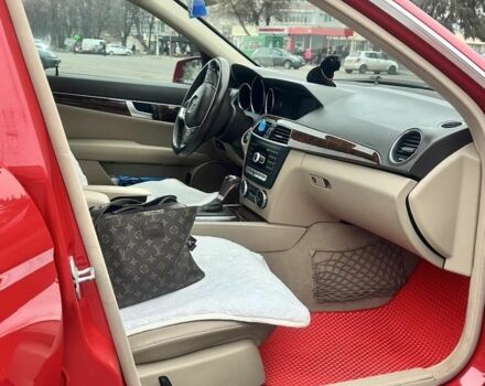 Мерседес Ц-Класс 2013 в Обухове на Automoto.ua Красный Мерседес Ц-Класс, объемом двигателя 1.8 л и пробегом 210 тыс. км за 10800 $, фото 6 на Automoto.ua