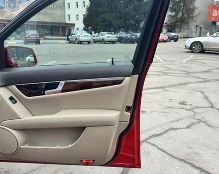Мерседес Ц-Клас 2013 у Обухове на Automoto.ua Червоний Мерседес Ц-Клас, об'ємом двигуна 1.8 л та пробігом 210 тис. км за 10800 $, фото 9 на Automoto.ua