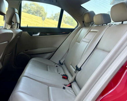 Красный Мерседес Ц-Класс, объемом двигателя 1.8 л и пробегом 199 тыс. км за 11150 $, фото 10 на Automoto.ua