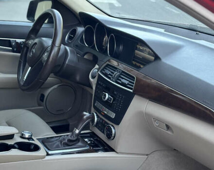 Красный Мерседес Ц-Класс, объемом двигателя 1.8 л и пробегом 199 тыс. км за 11150 $, фото 7 на Automoto.ua