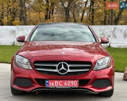 Красный Мерседес Ц-Класс, объемом двигателя 2 л и пробегом 182 тыс. км за 15900 $, фото 1 на Automoto.ua