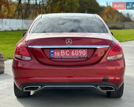 Красный Мерседес Ц-Класс, объемом двигателя 2 л и пробегом 182 тыс. км за 15900 $, фото 4 на Automoto.ua