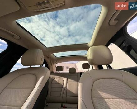 Красный Мерседес Ц-Класс, объемом двигателя 2 л и пробегом 182 тыс. км за 15200 $, фото 12 на Automoto.ua