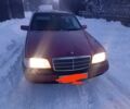 Красный Мерседес Ц-Класс, объемом двигателя 0 л и пробегом 50 тыс. км за 1600 $, фото 1 на Automoto.ua