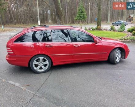 Красный Мерседес Ц-Класс, объемом двигателя 2.2 л и пробегом 467 тыс. км за 6300 $, фото 4 на Automoto.ua