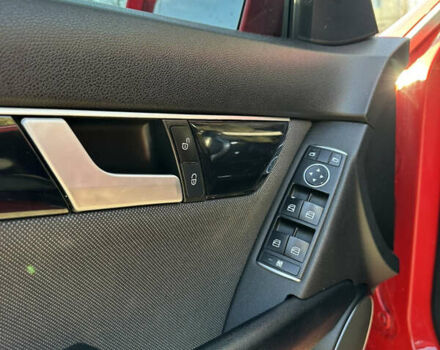 Червоний Мерседес Ц-Клас, об'ємом двигуна 2.2 л та пробігом 270 тис. км за 11000 $, фото 10 на Automoto.ua