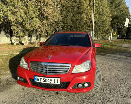 Червоний Мерседес Ц-Клас, об'ємом двигуна 2.2 л та пробігом 270 тис. км за 11000 $, фото 1 на Automoto.ua