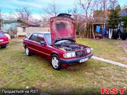 Мерседес Ц-Клас 1983 у Львові на Automoto.ua Червоний Мерседес Ц-Клас, об'ємом двигуна 2 л та пробігом 350 тис. км за 1500 $, фото 1 на Automoto.ua