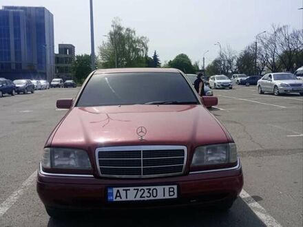 Красный Мерседес Ц-Класс, объемом двигателя 1.8 л и пробегом 340 тыс. км за 2000 $, фото 1 на Automoto.ua