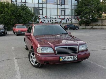 Мерседес Ц-Класс 1994 в Запорожье на Automoto.ua Красный Мерседес Ц-Класс, объемом двигателя 1.8 л и пробегом 325 тыс. км за 3200 $, фото 1 на Automoto.ua