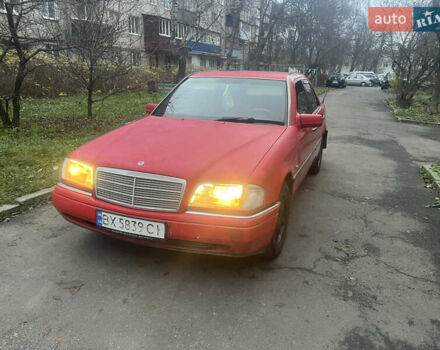 Красный Мерседес Ц-Класс, объемом двигателя 1.8 л и пробегом 50 тыс. км за 1550 $, фото 1 на Automoto.ua