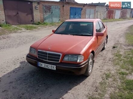 Мерседес Ц-Класс 1994 в Борисполе на Automoto.ua Красный Мерседес Ц-Класс, объемом двигателя 1.8 л и пробегом 200 тыс. км за 2000 $, фото 1 на Automoto.ua