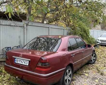 Красный Мерседес Ц-Класс, объемом двигателя 2.5 л и пробегом 100 тыс. км за 2700 $, фото 1 на Automoto.ua