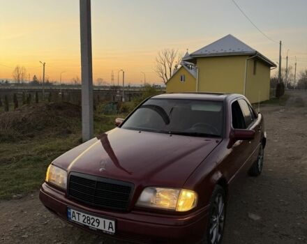 Красный Мерседес Ц-Класс, объемом двигателя 2 л и пробегом 370 тыс. км за 2600 $, фото 1 на Automoto.ua