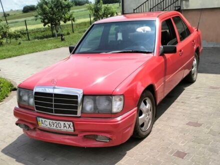 Мерседес Ц-Класс 1997 в Луцке на Automoto.ua Красный Мерседес Ц-Класс, объемом двигателя 2 л и пробегом 300 тыс. км за 2500 $, фото 1 на Automoto.ua