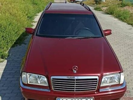Мерседес Ц-Класс 1999 в Луцке на Automoto.ua Красный Мерседес Ц-Класс, объемом двигателя 2.15 л и пробегом 411 тыс. км за 5400 $, фото 1 на Automoto.ua