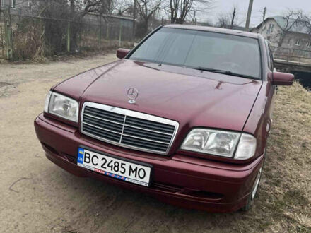 Красный Мерседес Ц-Класс, объемом двигателя 1.8 л и пробегом 187 тыс. км за 4500 $, фото 1 на Automoto.ua