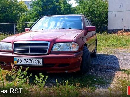 Мерседес Ц-Клас 2000 у Харкові на Automoto.ua Червоний Мерседес Ц-Клас, об'ємом двигуна 1.8 л та пробігом 324 тис. км за 2500 $, фото 1 на Automoto.ua