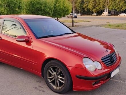 Мерседес Ц-Класс 2001 в Запорожье на Automoto.ua Красный Мерседес Ц-Класс, объемом двигателя 2 л и пробегом 290 тыс. км за 4999 $, фото 1 на Automoto.ua