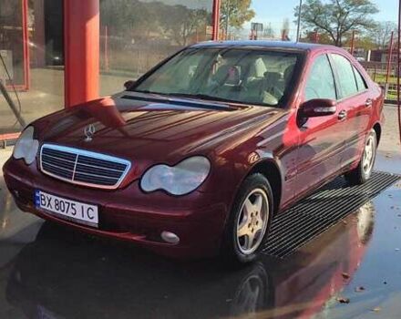 Червоний Мерседес Ц-Клас, об'ємом двигуна 2 л та пробігом 318 тис. км за 4700 $, фото 1 на Automoto.ua