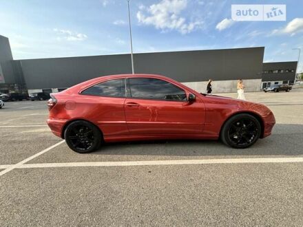 Мерседес Ц-Клас 2001 у Києві на Automoto.ua Червоний Мерседес Ц-Клас, об'ємом двигуна 2 л та пробігом 244 тис. км за 4850 $, фото 1 на Automoto.ua