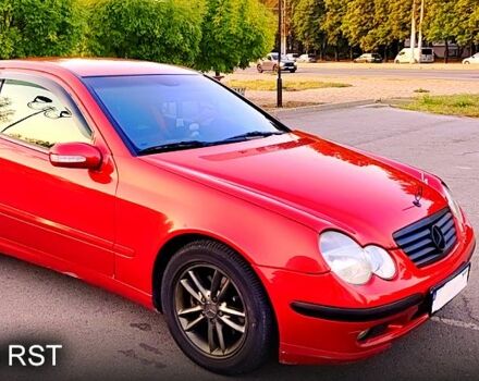Червоний Мерседес Ц-Клас, об'ємом двигуна 2 л та пробігом 300 тис. км за 5000 $, фото 1 на Automoto.ua